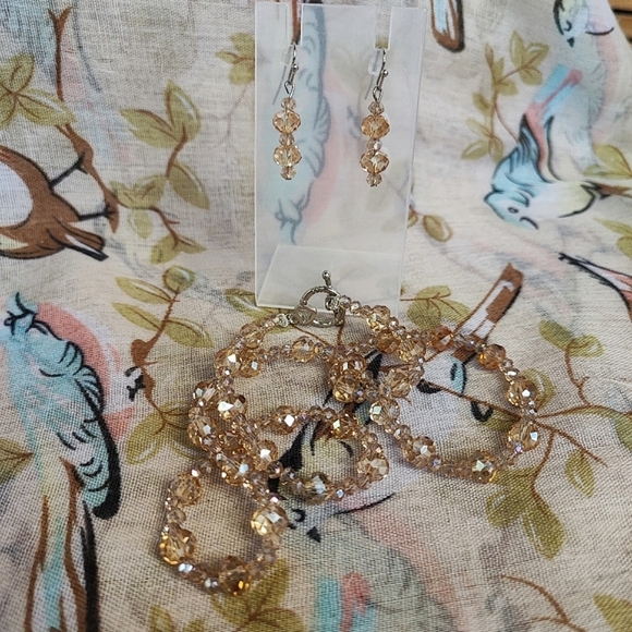 Faceted Glass Crystal Honey Color Gold Tone Necklace & Earrings - Picture 3 of 12